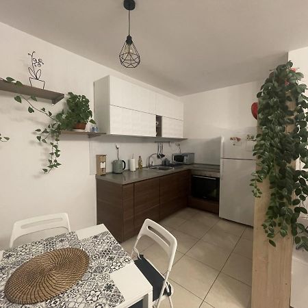 Ashdod City Center 2-Rooms Apartment, 15Min Walk To The Beach المظهر الخارجي الصورة