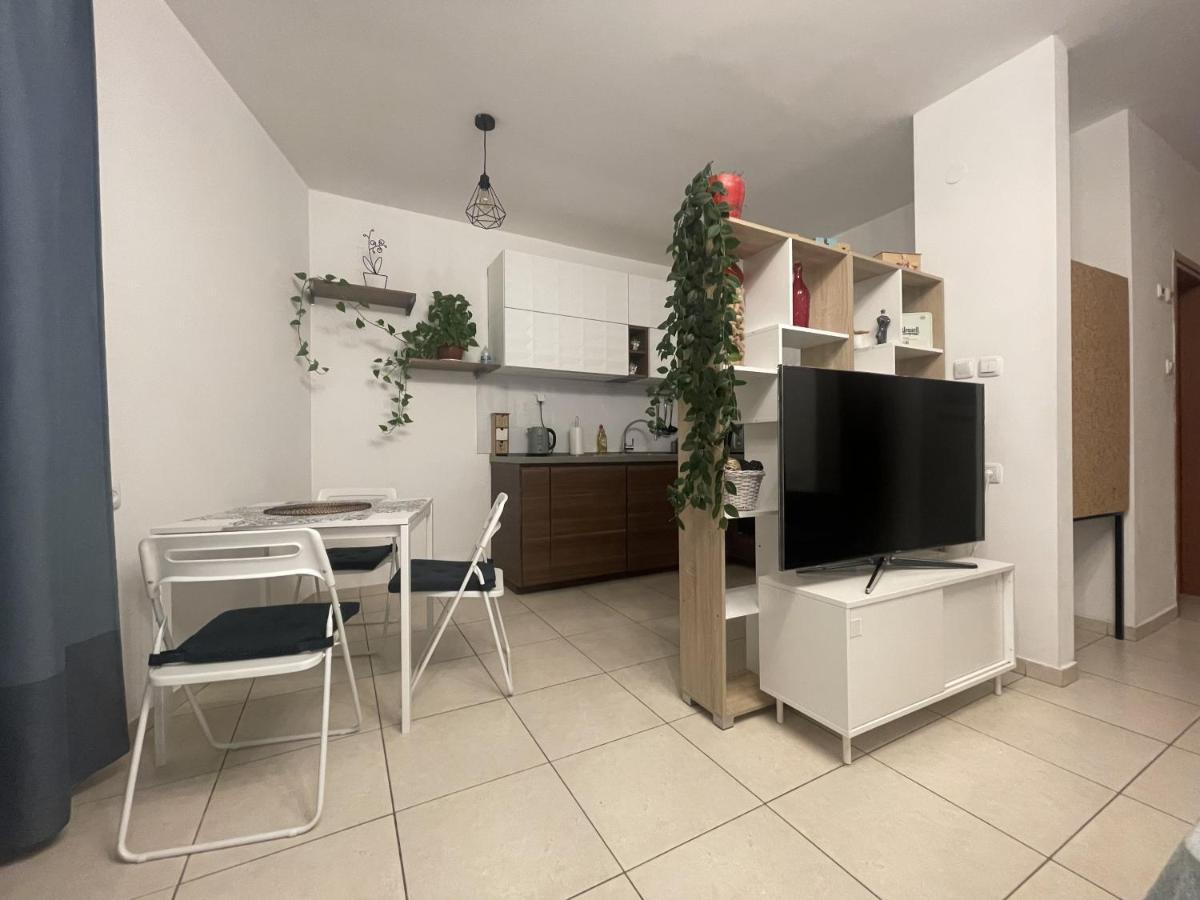 Ashdod City Center 2-Rooms Apartment, 15Min Walk To The Beach المظهر الخارجي الصورة